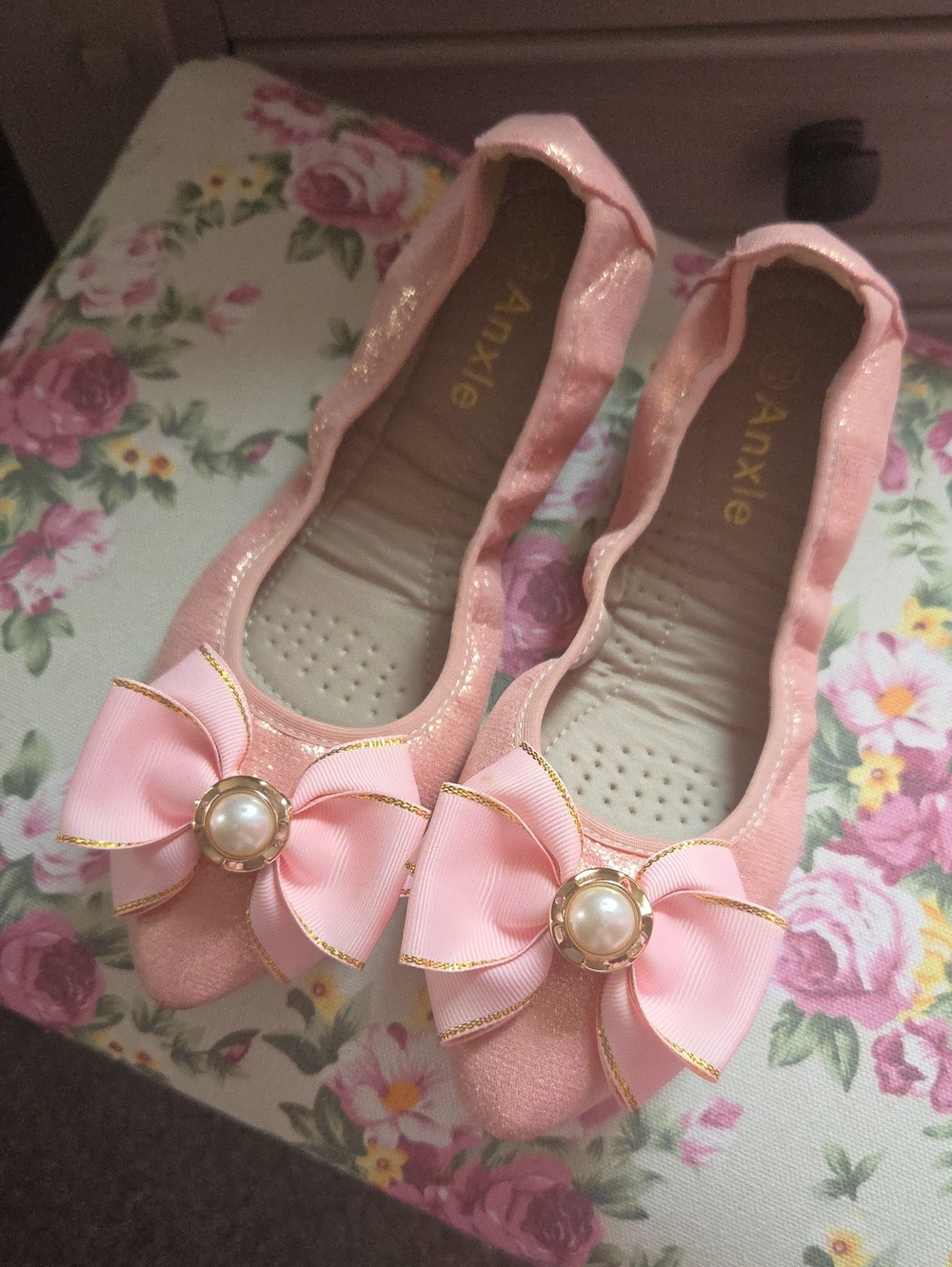 Ankle Pink and Gold Metallic Detail Bow Pearl Ballet Flats. NWOT Size 6.5 US